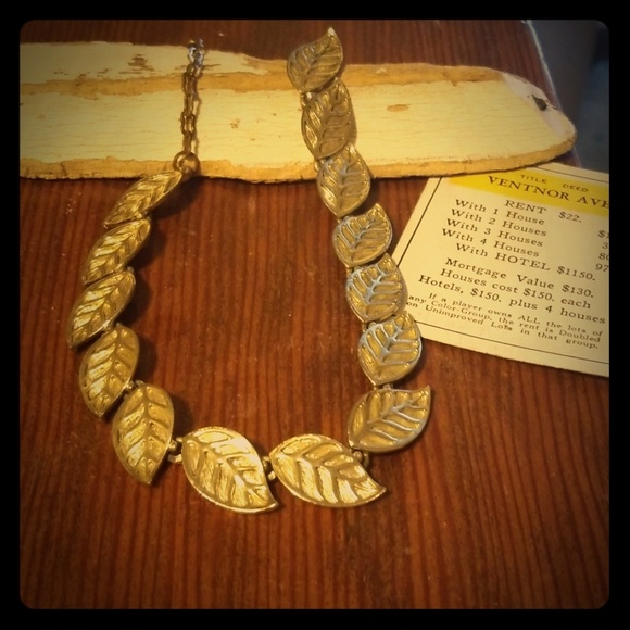 Vintage Leaf Necklace - Picture 1 of 2